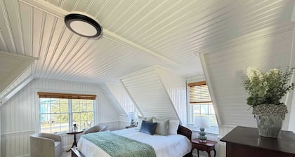 06-Harbor Suite at The Castle Inn