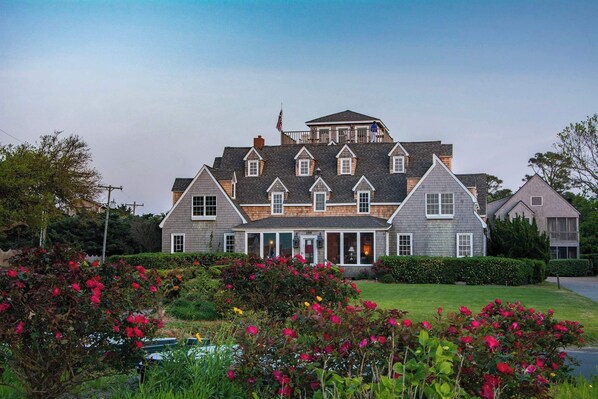 Unclassified image, 1 of 14, button - 06-Harbor Suite at The Castle Inn (Ocracoke)