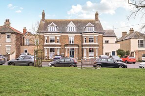 Exterior - 6 Monteagle - sleeps 2 guests  in 1 bedroom (Wells-next-the-Sea)