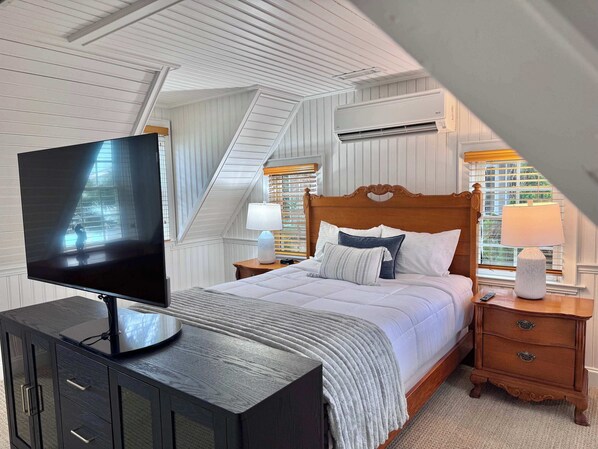 Unclassified image, 1 of 11, button - 07-Founders Suite at The Castle Inn (Ocracoke)