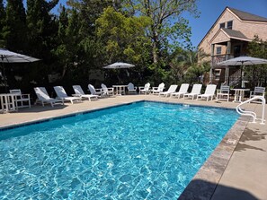 Pool - 08-Flight Suite at The Castle Inn (Ocracoke)