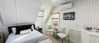 08-Flight Suite at The Castle Inn