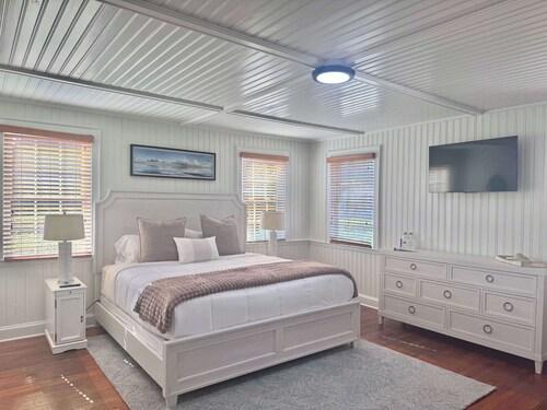 04-The Seashell Suite at The Castle Inn
