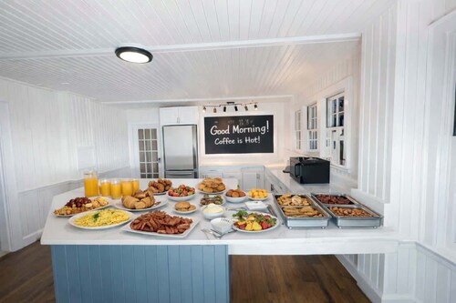 11-Sea Glass Suite at The Castle Inn