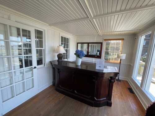 02-Sandbar Suite at The Castle Inn
