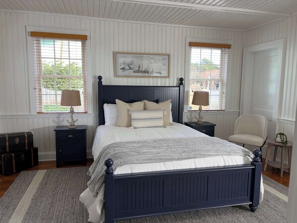 1 bedroom, free WiFi, bed sheets - 01-Pirate Suite at The Castle Inn (Ocracoke)