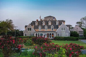 Unclassified image, 5 of 11, button - 01-Pirate Suite at The Castle Inn (Ocracoke)