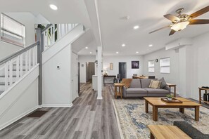 TV, offices - Mins to Children's Museum - Capitol Avenue Classic (Indianapolis)
