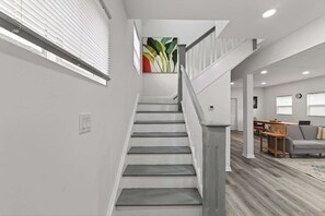 Interior - Mins to Children's Museum - Capitol Avenue Classic (Indianapolis)