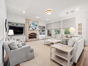 Smart TV - Stunning Spacious Family Home in University Park (Dallas)