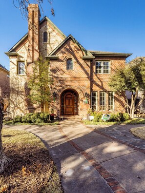 Exterior - Stunning Spacious Family Home in University Park (Dallas)