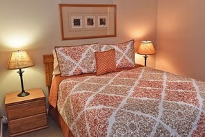 1 bedroom, iron/ironing board, WiFi, bed sheets - Unit A 307 1-bedroom Full Bath Sleeps 6 condo Walk to Ski Lift Vail Village (Vail)