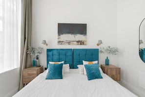 1 bedroom, desk, iron/ironing board, WiFi - Modern 1BED Central Birmingham Apartment w Parking (Birmingham)