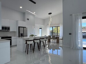 Private kitchen - Elegant, bright and relaxing house in Cape Coral (Cape Coral)