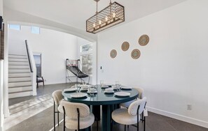 Dining - 3-bedroom house in fantastic Chandler with cool AC (Chandler)