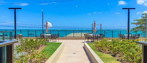 ベーシック アパートメント | 屋外ダイニングエリア