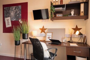 Studio, Non Smoking | Blackout curtains, iron/ironing board, free WiFi