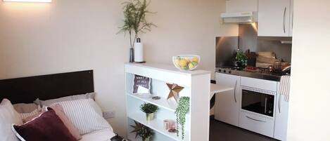 Studio, Non Smoking | Private kitchen