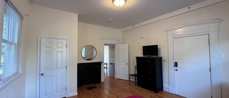 1 bedroom, iron/ironing board, internet, bed sheets