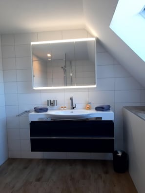 Nicht klassifiziertes Bild, 2 von 15, Schaltfläche