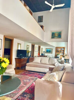 Living area - Cozy Apartment only 500 meters from Spanish Steps! (Roma)