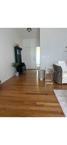 Cozy 1-bedroom bed & breakfast in charming Aurora with AC