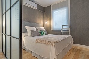 1 bedroom, iron/ironing board, bed sheets - Cozy Minimal Apartment in Lively La Latina (Madrid)
