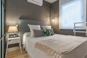 1 bedroom, iron/ironing board, bed sheets - Cozy Minimal Apartment in Lively La Latina (Madrid)