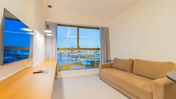 Basic Apartment | Living area