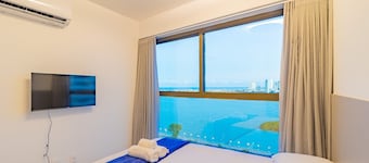 Parque do Cais #1210 - Apt With a View by Carpediem