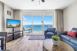 TV - 🌴Beach Front-5 Pools+3 Hot Tubs-Majestic Beach Towers 1-1415🌴 (Panama City Beach)