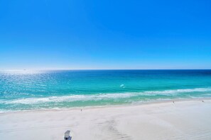 On the beach - 🌴Beach Front-5 Pools+3 Hot Tubs-Majestic Beach Towers 1-1415🌴 (Panama City Beach)