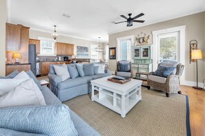Smart TV, DVD player - 🏖️Grayton Beach Gem | Short Walk to Private Beach | Pool+Bikes | House of Blues (Santa Rosa Beach)