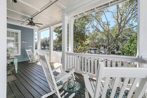 Terrace/patio - 🏖️Grayton Beach Gem | Short Walk to Private Beach | Pool+Bikes | House of Blues (Santa Rosa Beach)