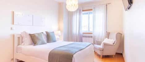 4 bedrooms, iron/ironing board, free WiFi, bed sheets