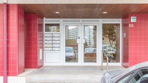 Exterior detail - Comfortable & Quiet 3BR near Metro by LovelyStay (Porto)
