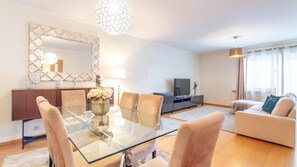 Interior - Comfortable & Quiet 3BR near Metro by LovelyStay (Porto)