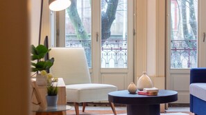 Interior - B. Arts 1F by LovelyStay (Porto)