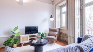 TV - B. Arts 3F by LovelyStay (Porto)
