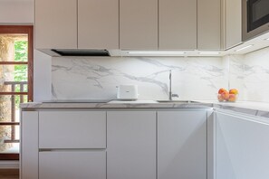 Fridge, microwave, stovetop, dishwasher - Infinity Coast VI by Fidalsa (Piélagos)