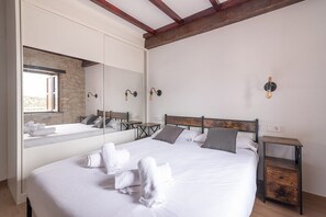 2 habitaciones, tabla de planchar con plancha, wifi y ropa de cama 