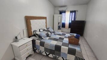 1 Schlafzimmer, Bügeleisen/Bügelbrett, kostenloses WLAN, Bettwäsche