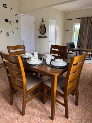 Dining - Casa Trini Central Curaçao | 3BR + AC + Parking (Willemstad)