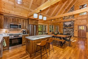 Fridge, microwave, oven, dishwasher - New build cabin Hocking Hills | Hot tub| Sleeps 10 (Logan)