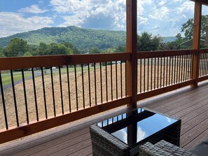 Property grounds - Cozy 2-bedroom cabin only mile from Pigeon Forge Parkway (Sevierville)