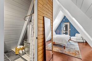 3 bedrooms, iron/ironing board, Internet, bed sheets - Charming A-frame cabin with AC in beautiful Flagstaff (Flagstaff)