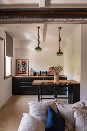 Unclassified image, 4 of 14, button - Appartement Valentine - situé au cœur des Remparts d'Aigues-Mortes - 4 personnes (Aigues-Mortes)