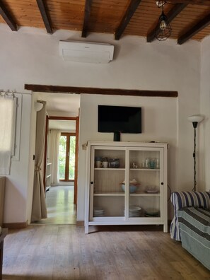 Living area - Bikers cottage in the woods 5 minutes from the sea, (Finale Ligure)