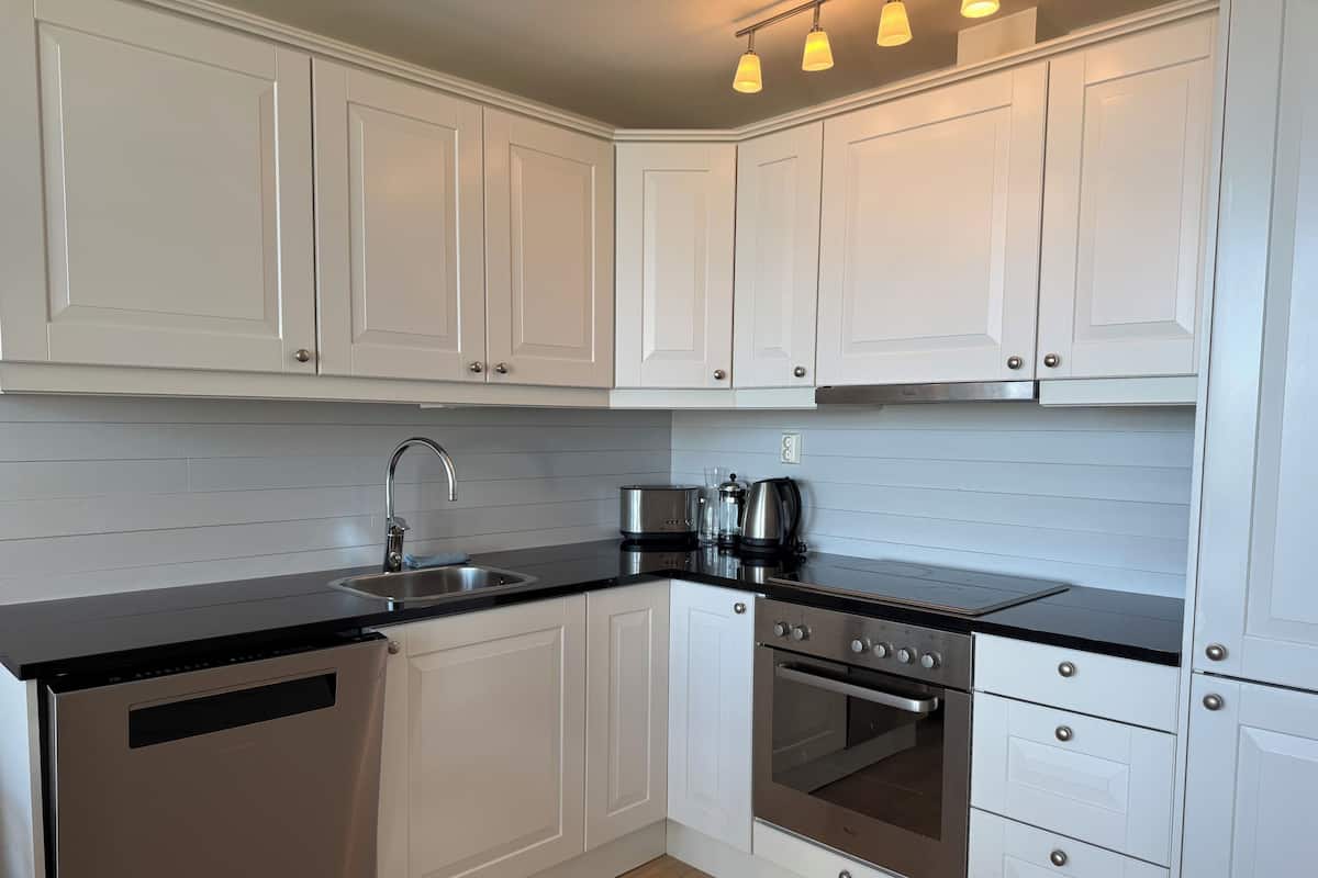 Căn hộ Deluxe, quang cảnh biển | Bếp riêng | Tủ lạnh, lò vi sóng, lò nướng, bếp nấu