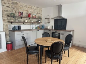 Unclassified image, 4 of 7, button - L'IDEAL*PLEIN COEUR DE L'INTRA MUROS*LE PORT DE VANNES (Vannes)